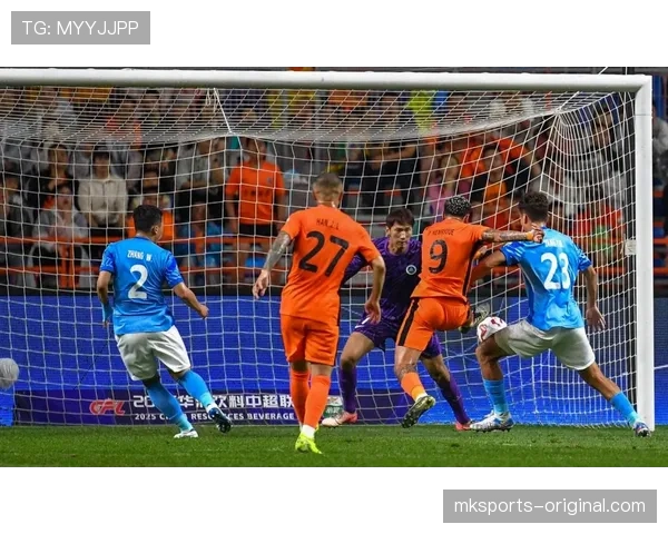 山东泰山遭遇战术危机：阵容短板与冠军定位冲突引发新讨论